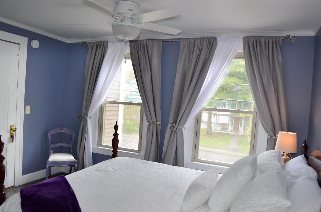 | John Henry Bed & Breakfast