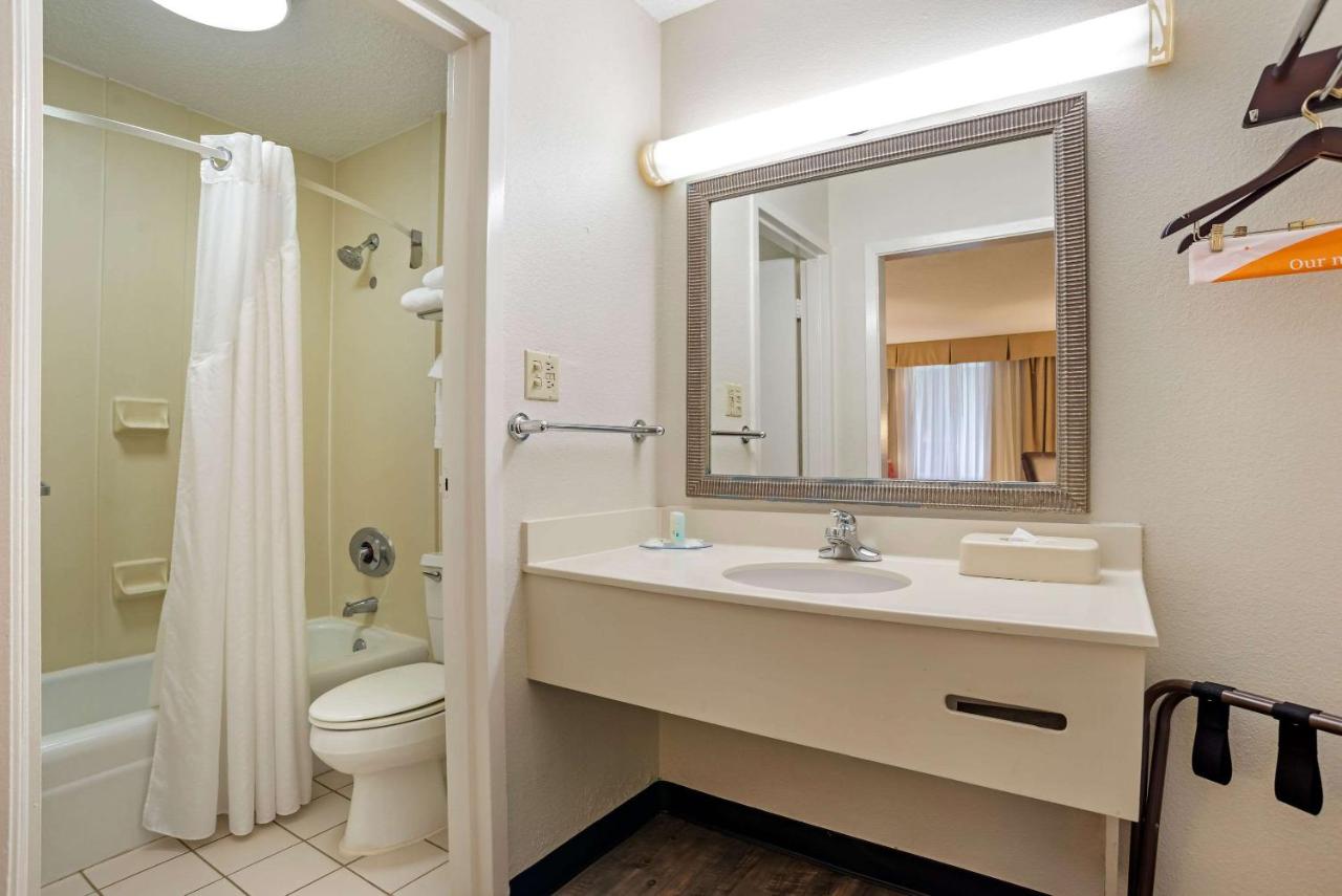 King Room - Non-Smoking at Quality Inn Baton Rouge East I-12