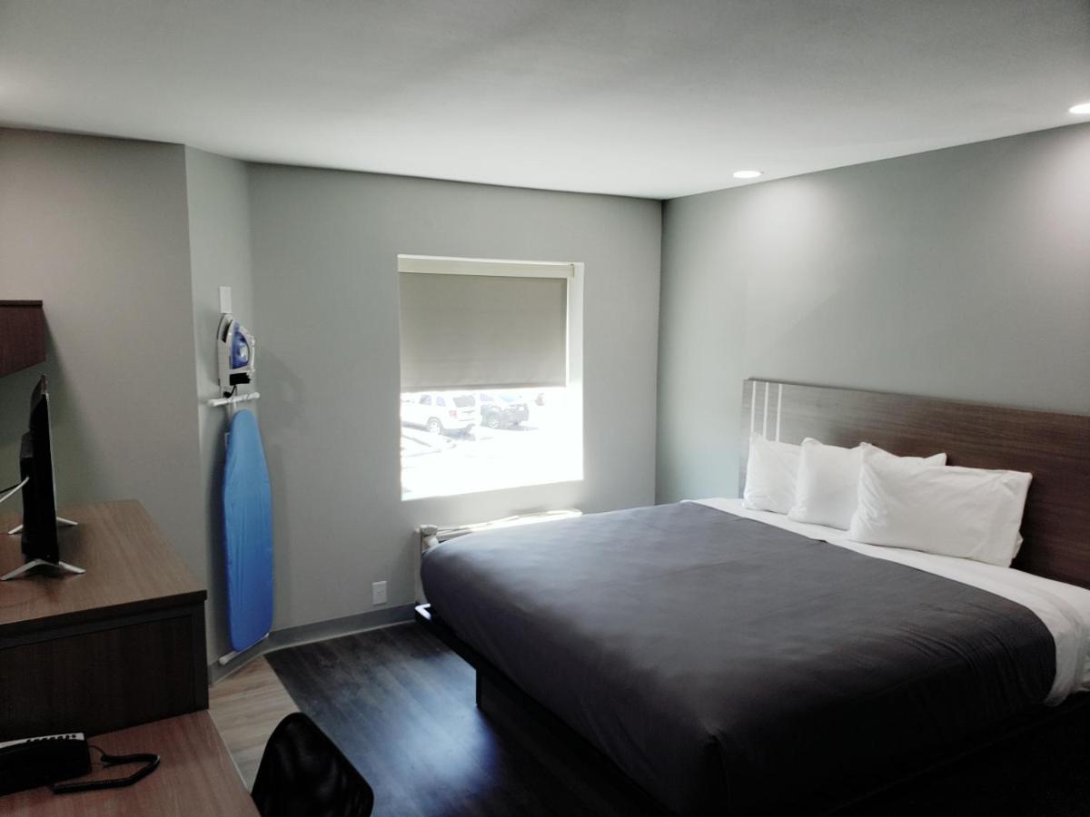 King Room - Non-Smoking at Hathaway Inn