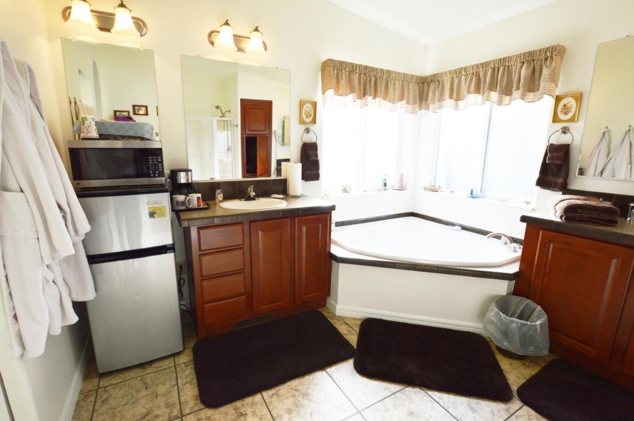 | The Bear's Den B&B