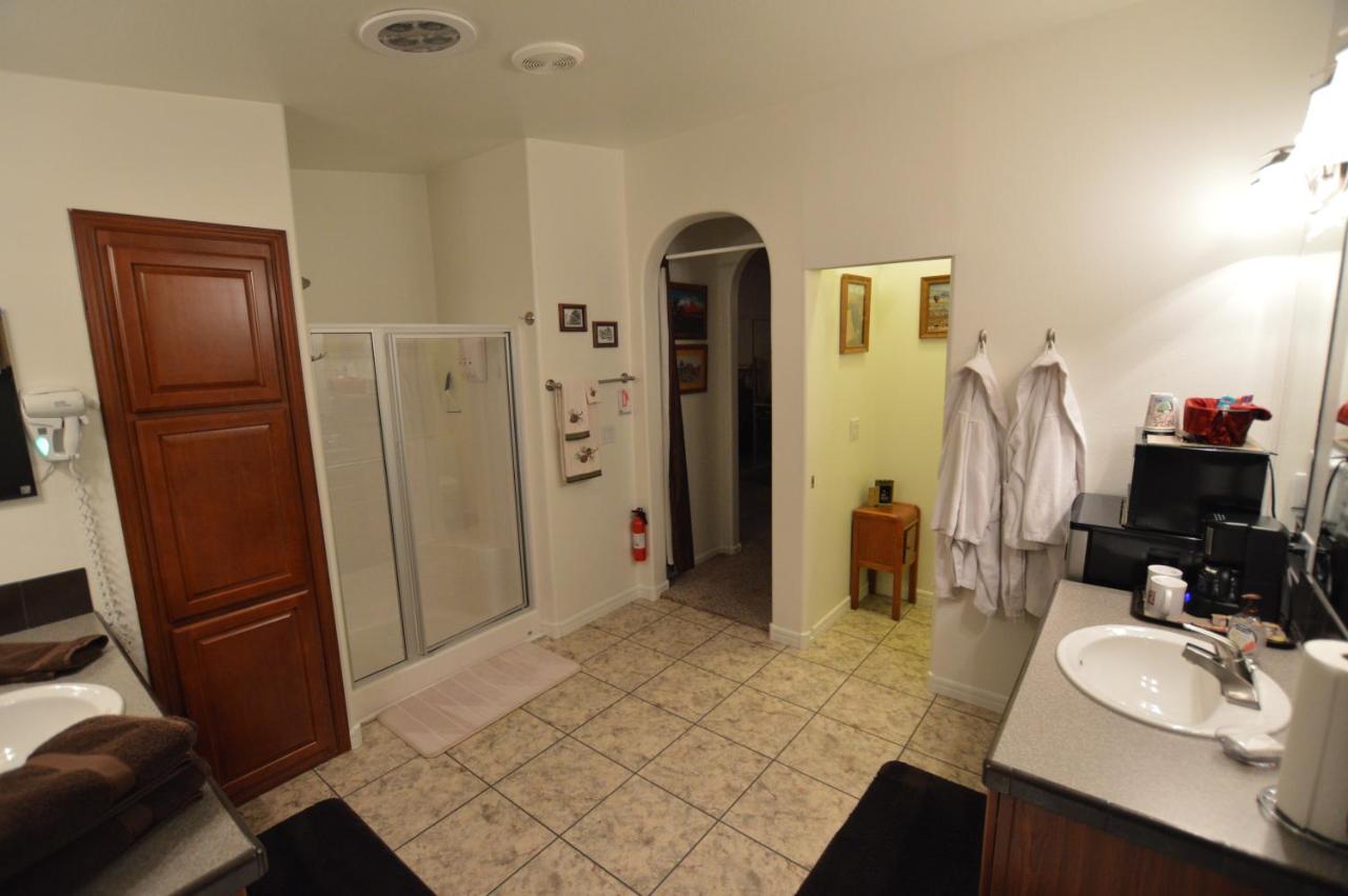 | The Bear's Den B&B