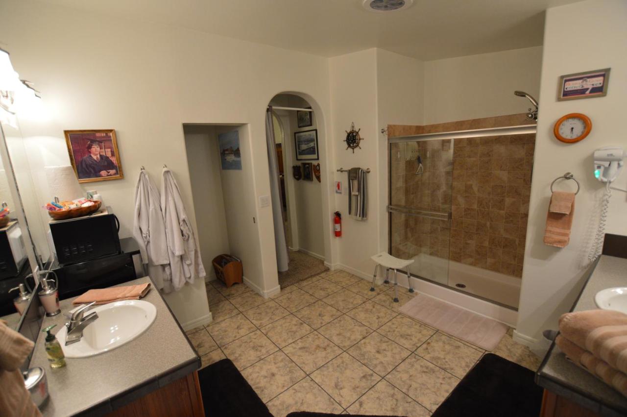 | The Bear's Den B&B