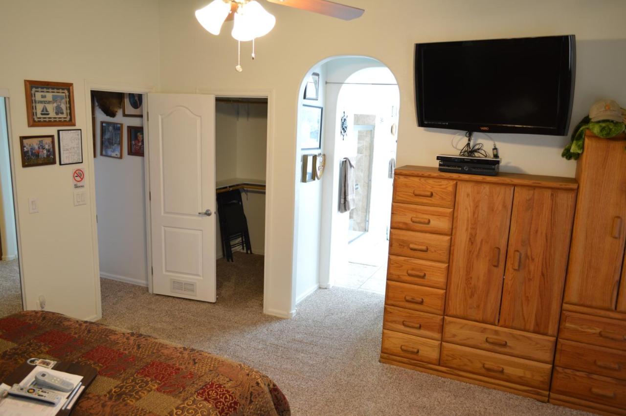 | The Bear's Den B&B