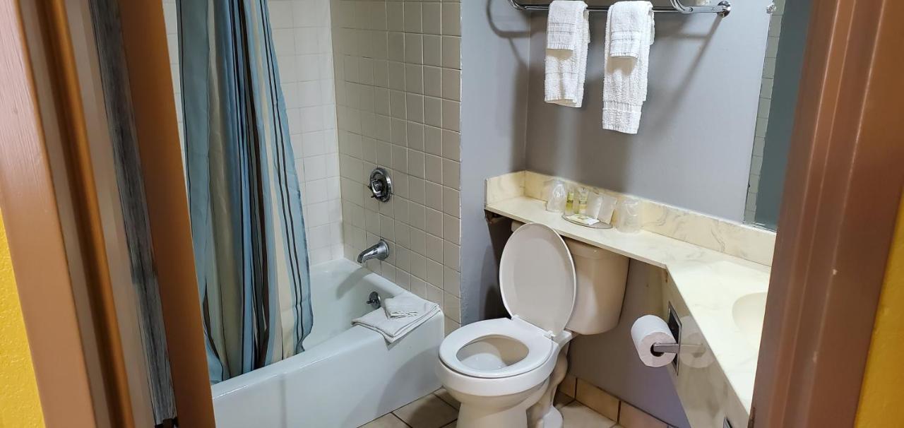  | Red Carpet Inn-Macon