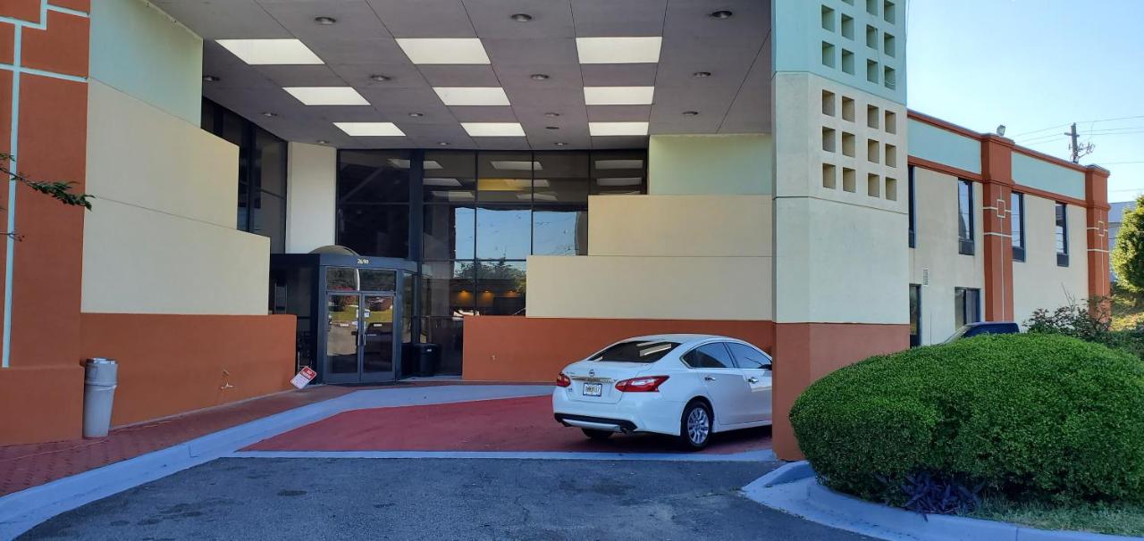  | Red Carpet Inn-Macon