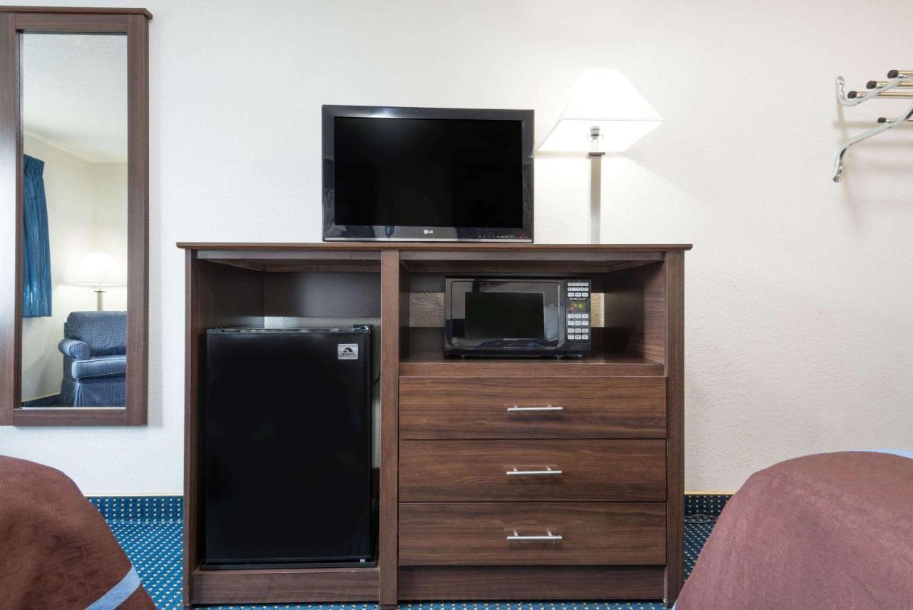 Queen Room with Two Queen Beds - Non-Smoking at Super 8 by Wyndham Greenfield