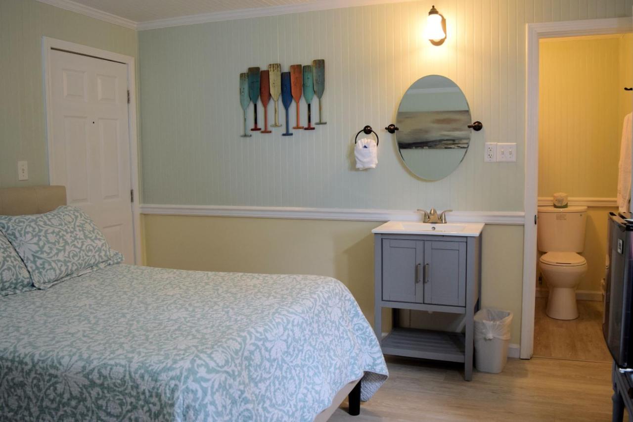 Standard Double Room at Blackbeard's Lodge