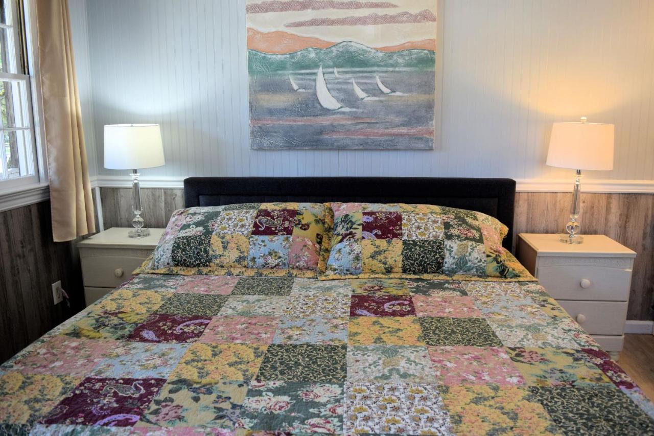 King Room with Balcony at Blackbeard's Lodge