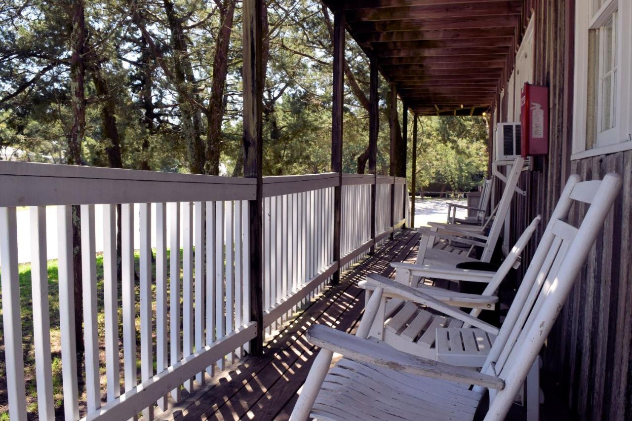 King Room with Balcony at Blackbeard's Lodge