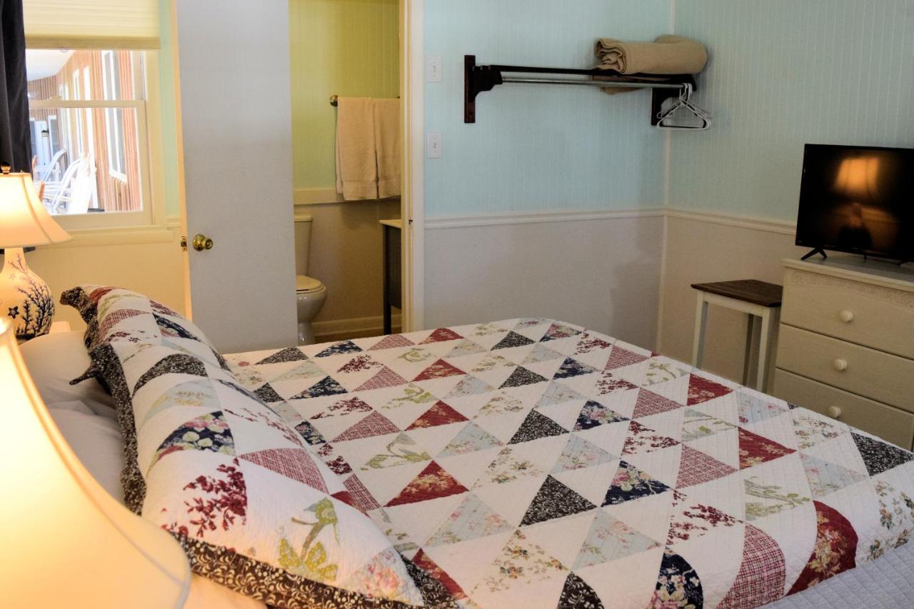 Double Room with Balcony at Blackbeard's Lodge