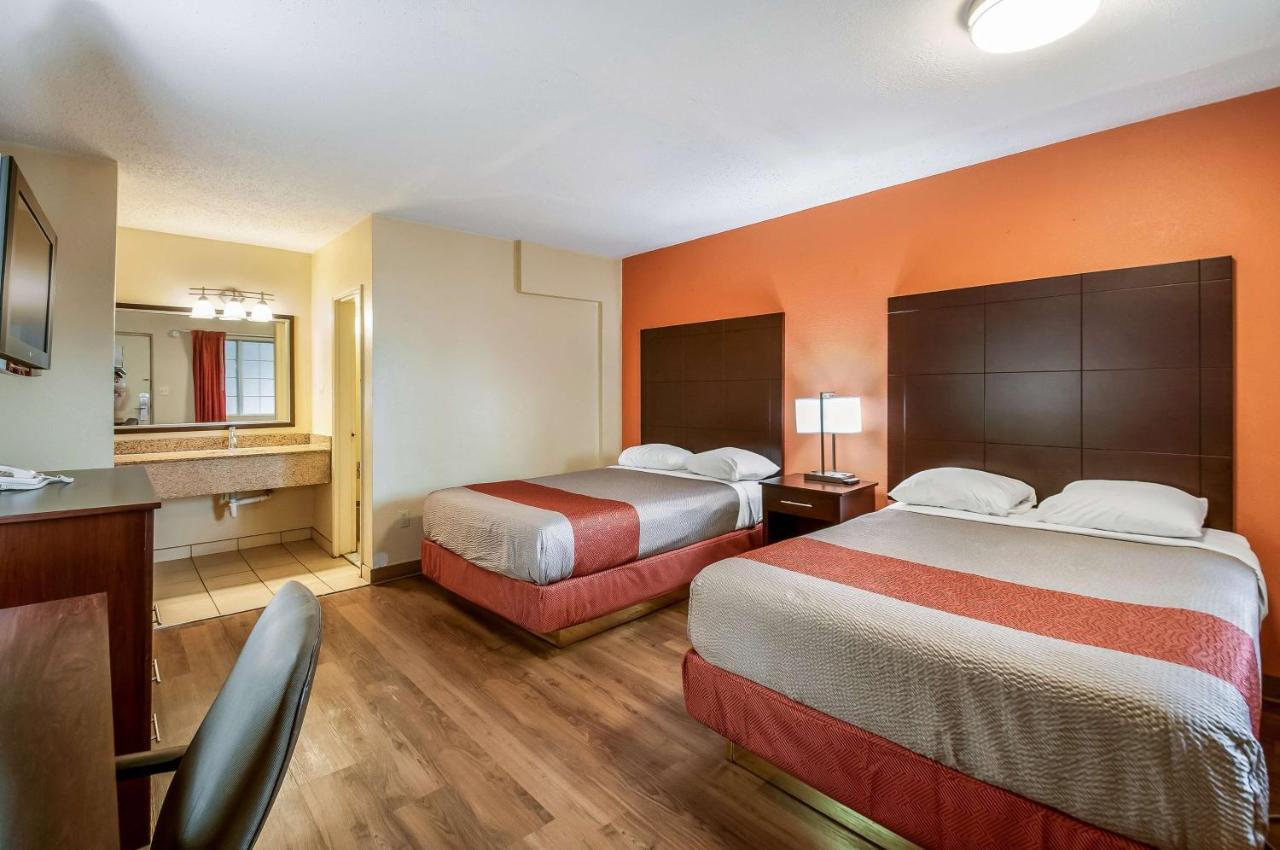 | Motel 6-Washington, DC - Convention Center