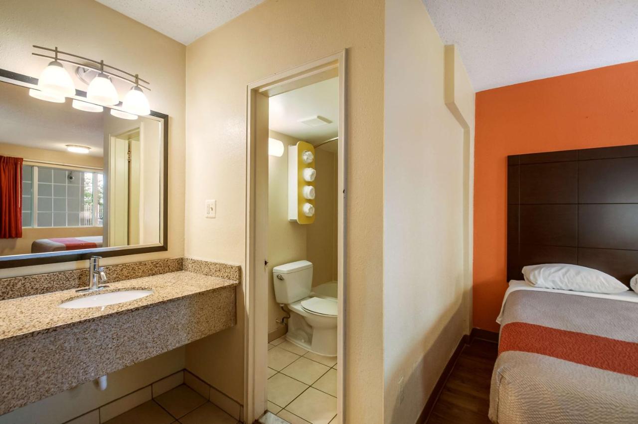 | Motel 6-Washington, DC - Convention Center