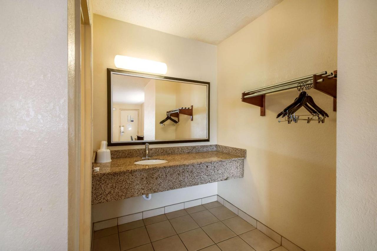 | Motel 6-Washington, DC - Convention Center