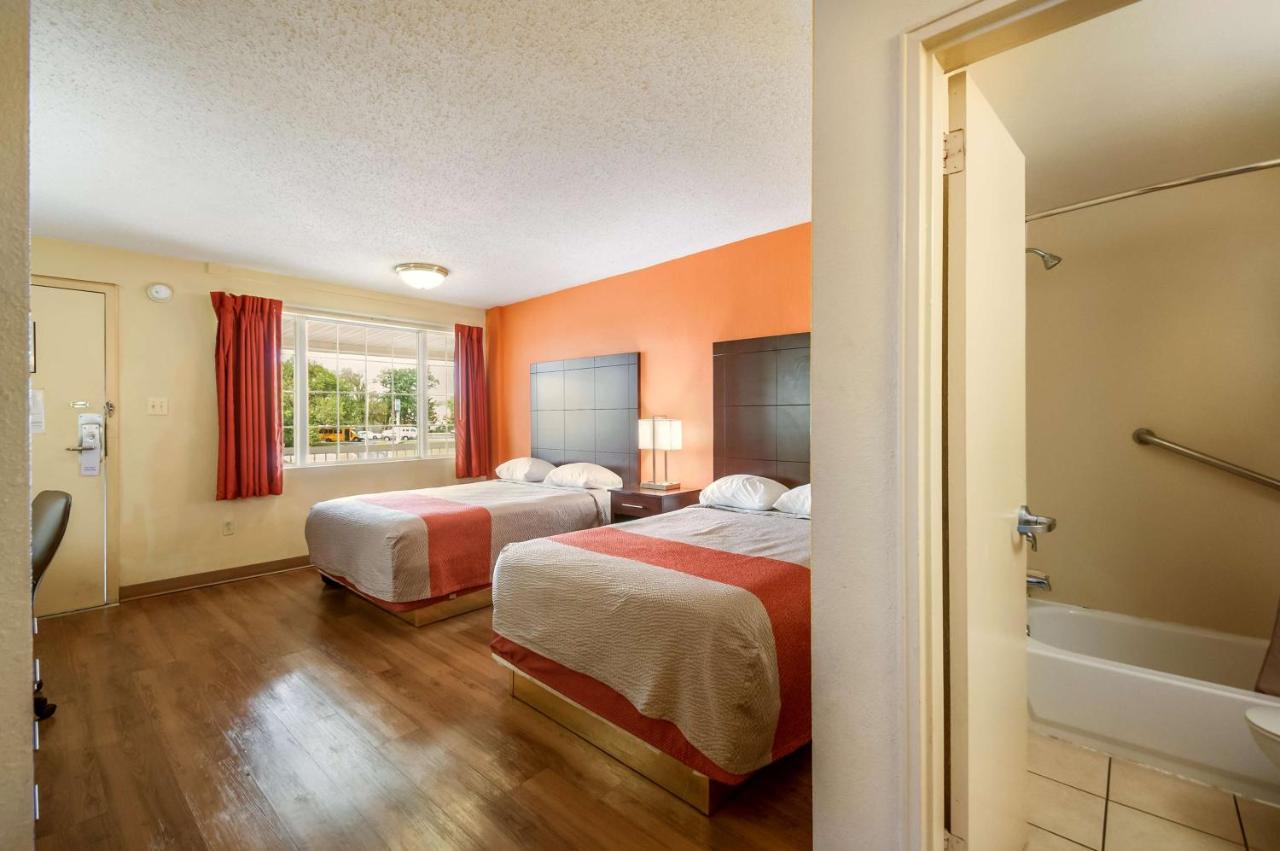 | Motel 6-Washington, DC - Convention Center