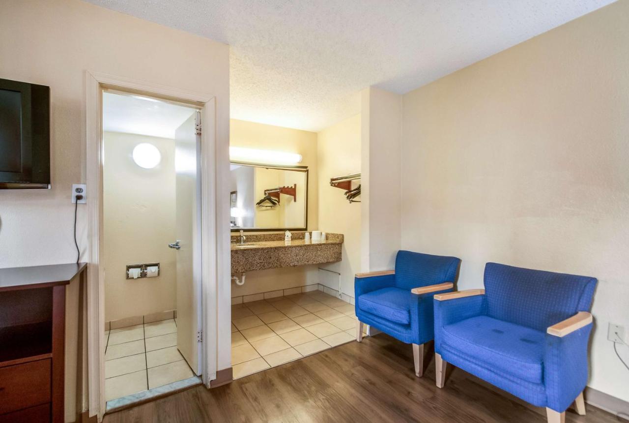 | Motel 6-Washington, DC - Convention Center
