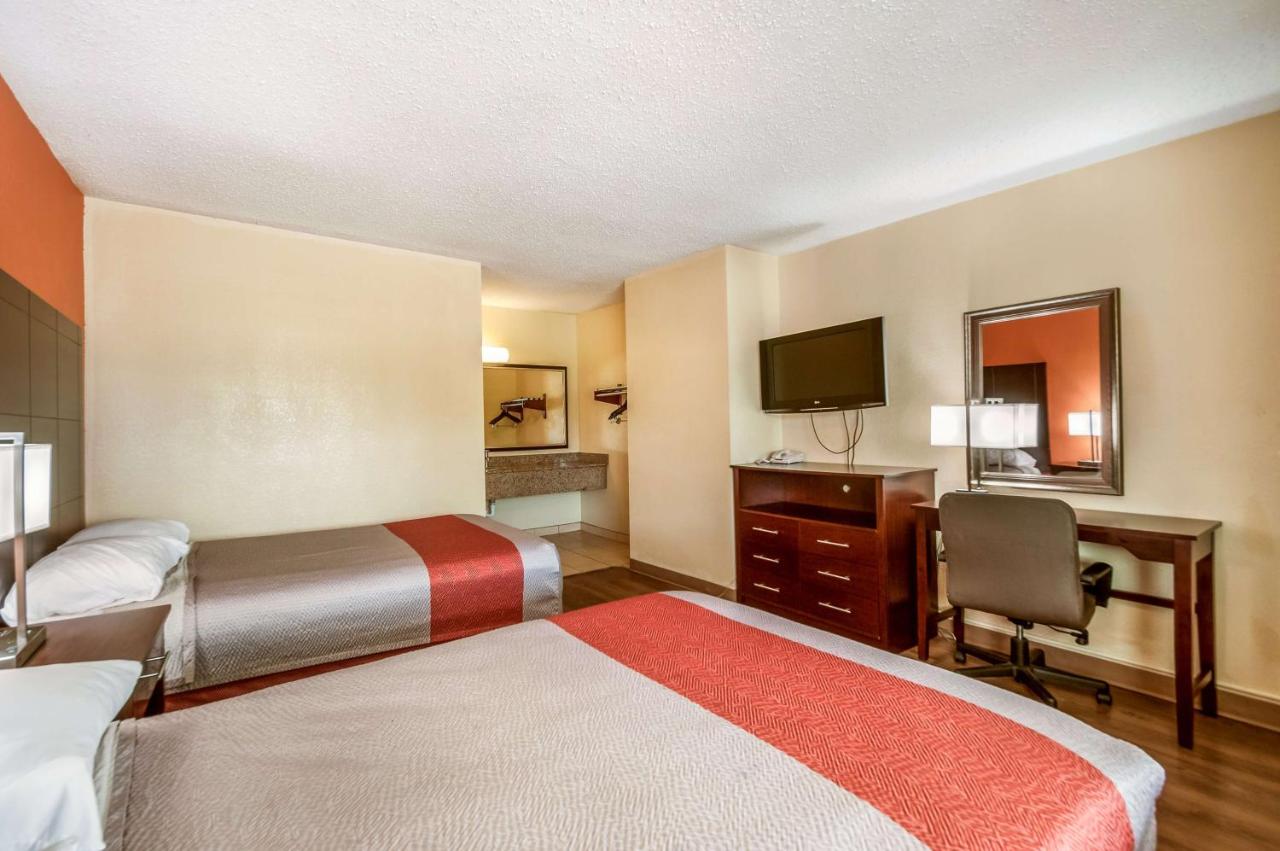 | Motel 6-Washington, DC - Convention Center