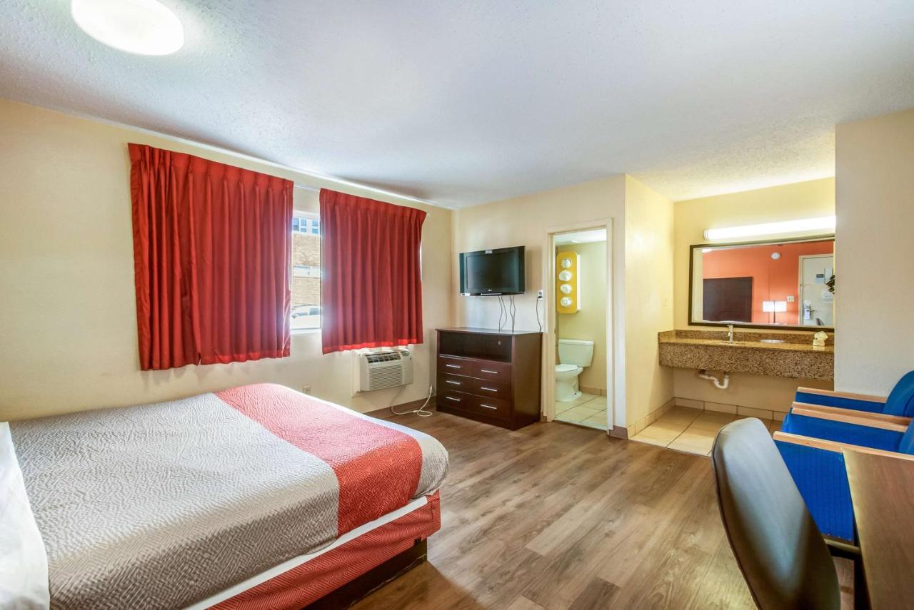 | Motel 6-Washington, DC - Convention Center