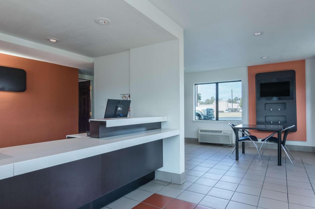  | Motel 6-Texarkana, AR