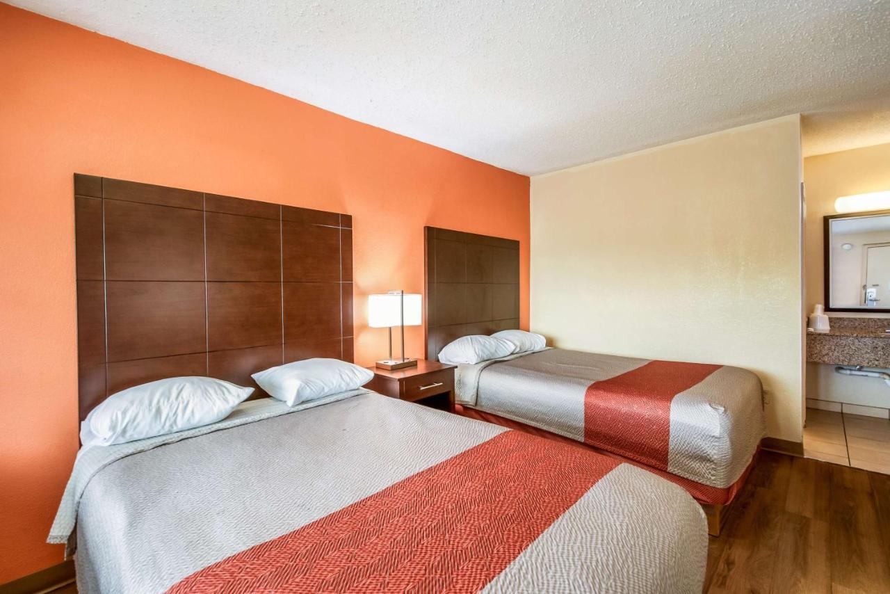 | Motel 6-Washington, DC - Convention Center