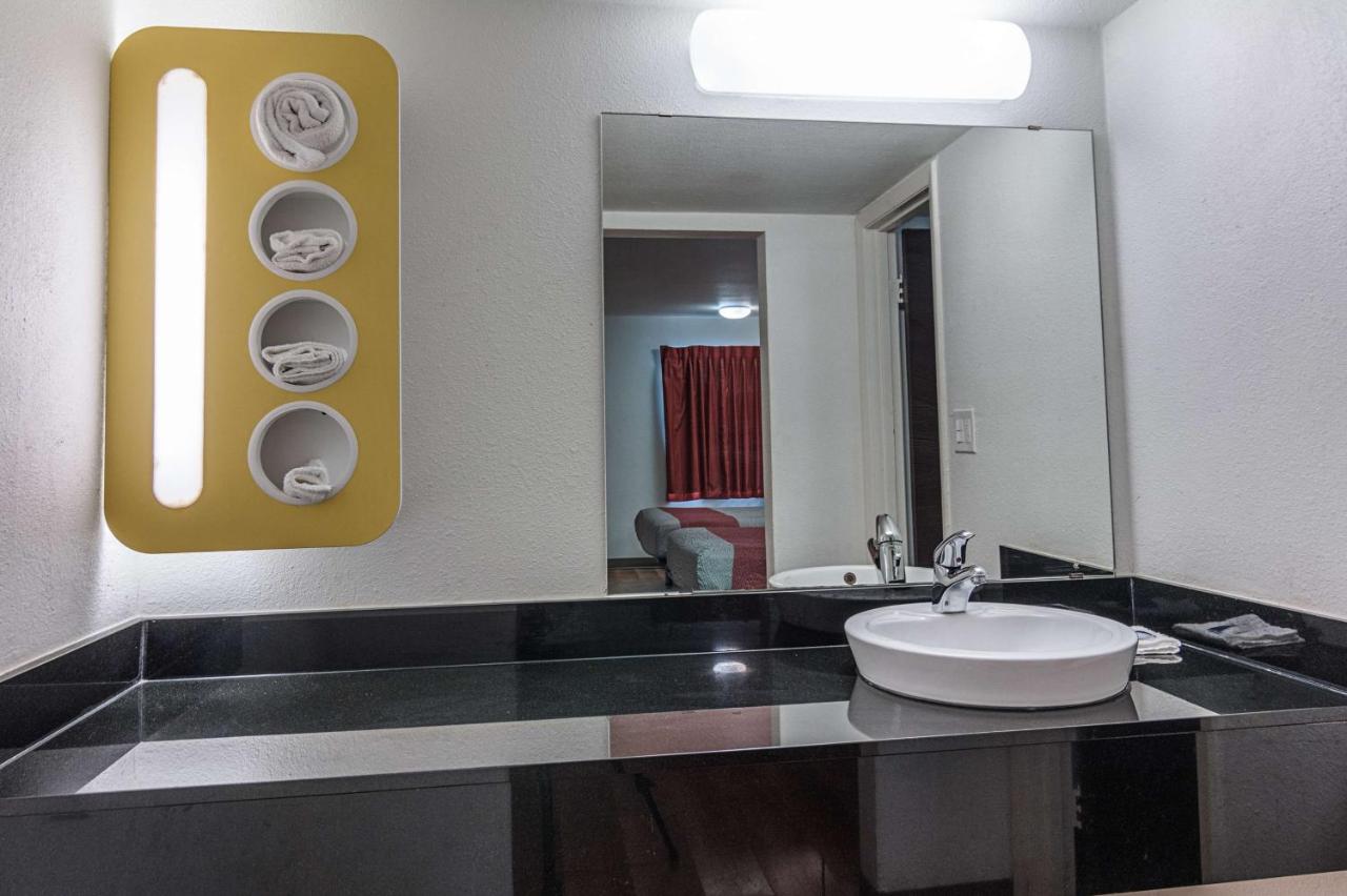  | Motel 6-Texarkana, AR