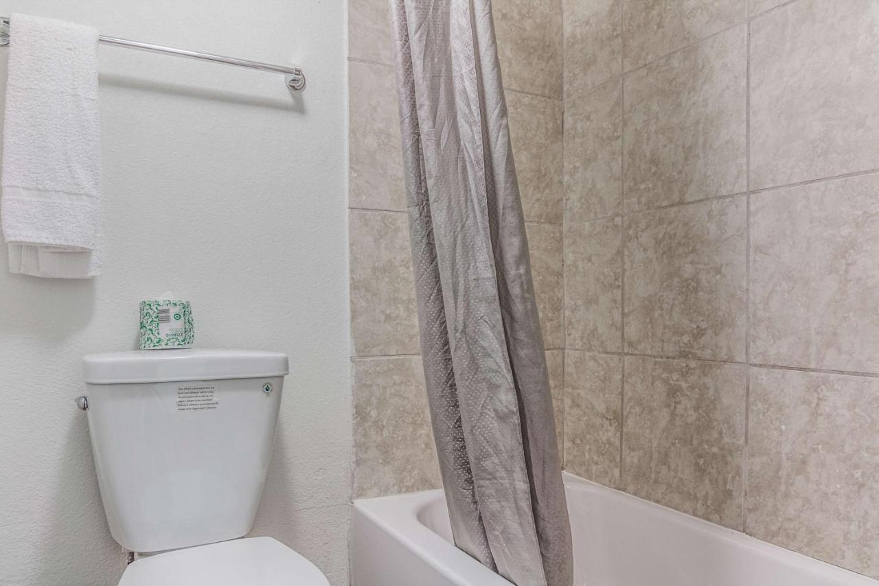  | Motel 6-Texarkana, AR