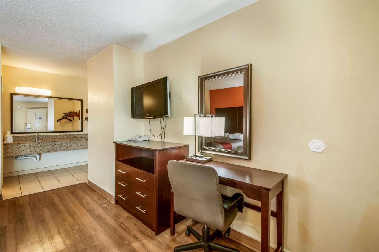 | Motel 6-Washington, DC - Convention Center
