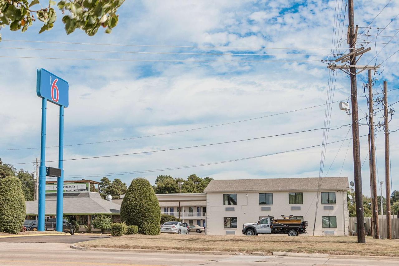  | Motel 6-Texarkana, AR