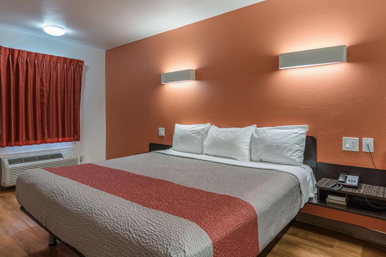  | Motel 6-Texarkana, AR