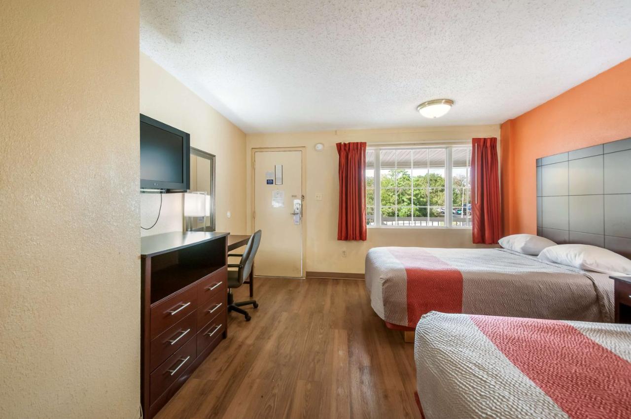 | Motel 6-Washington, DC - Convention Center