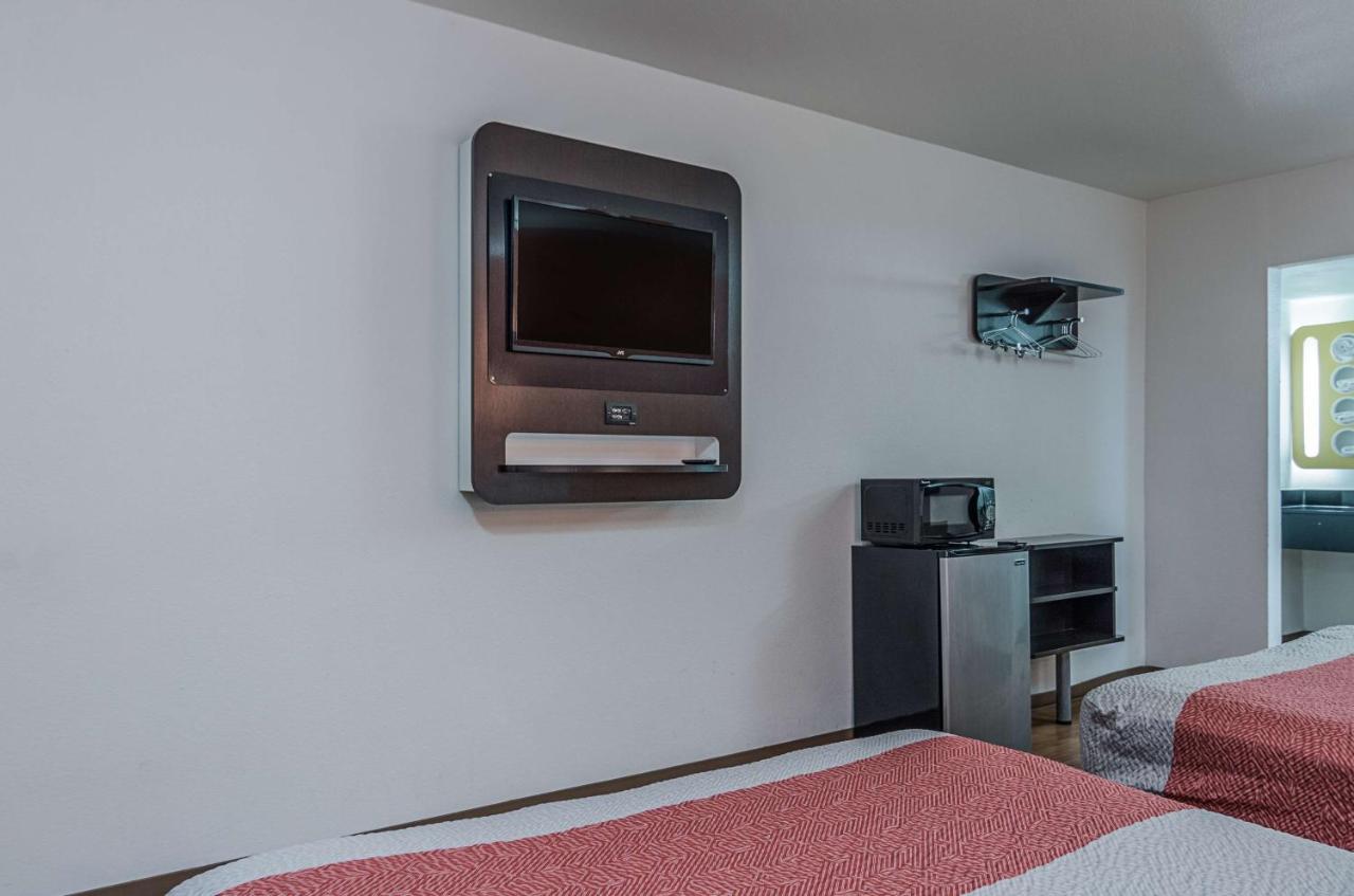  | Motel 6-Texarkana, AR