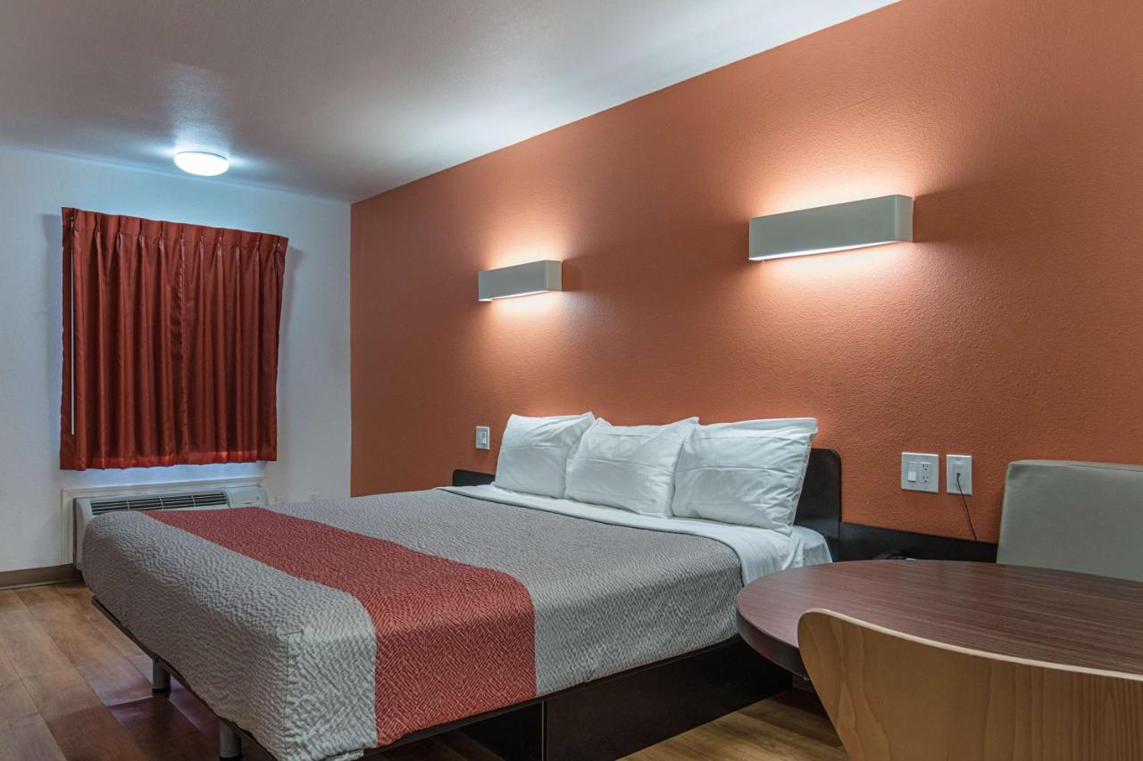  | Motel 6-Texarkana, AR