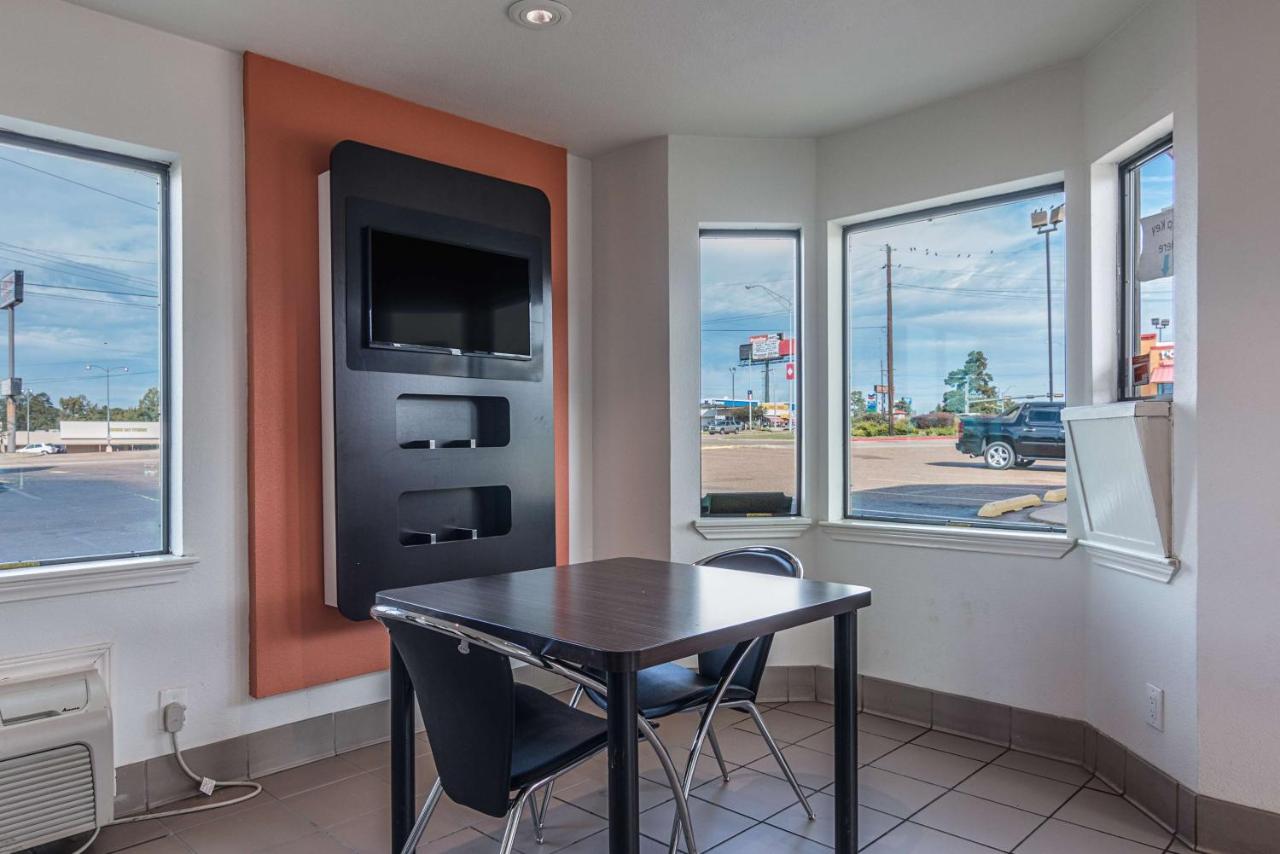  | Motel 6-Texarkana, AR