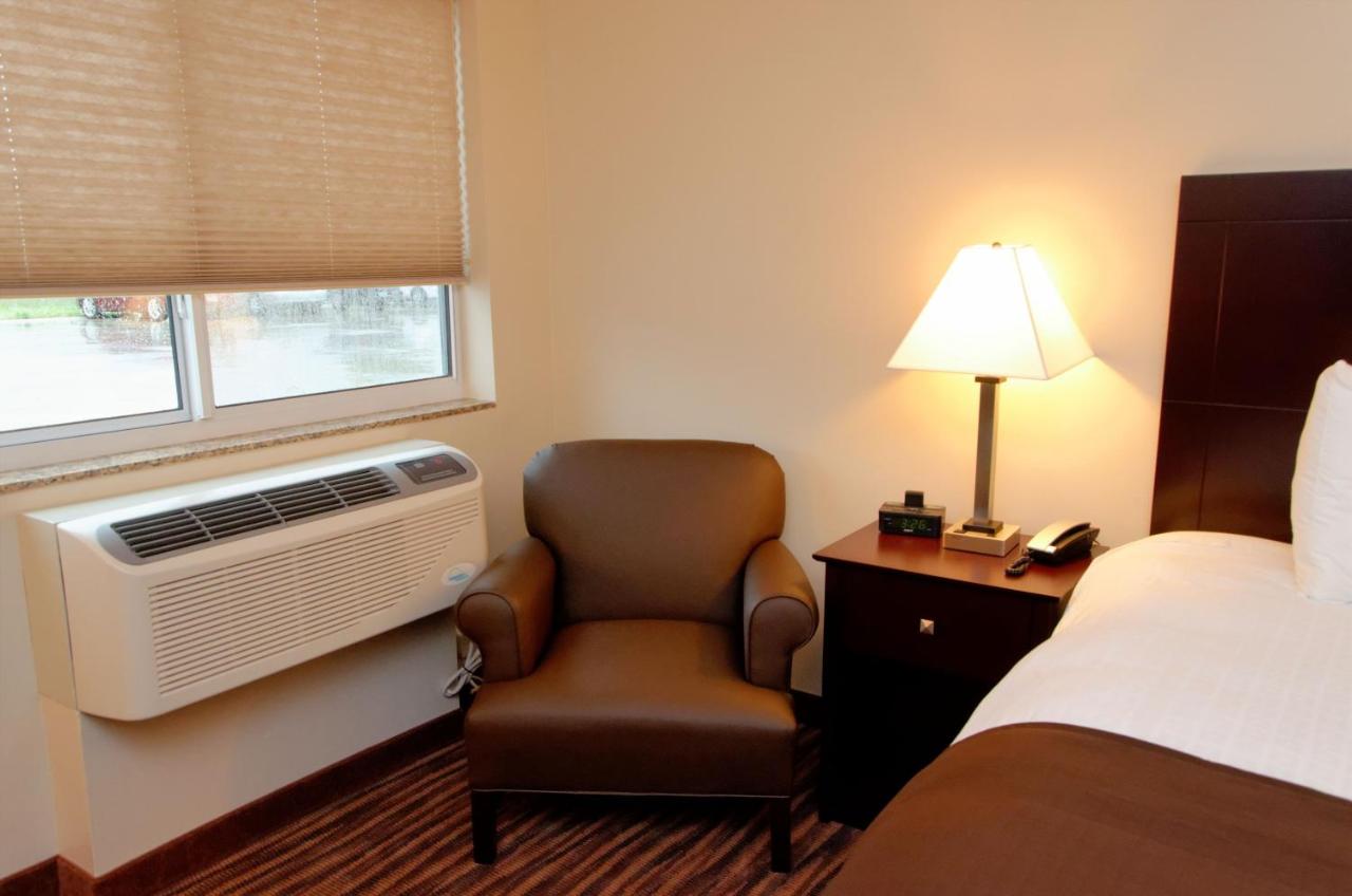 King Room - Disability Access at Cobblestone Inn & Suites - Fort Madison