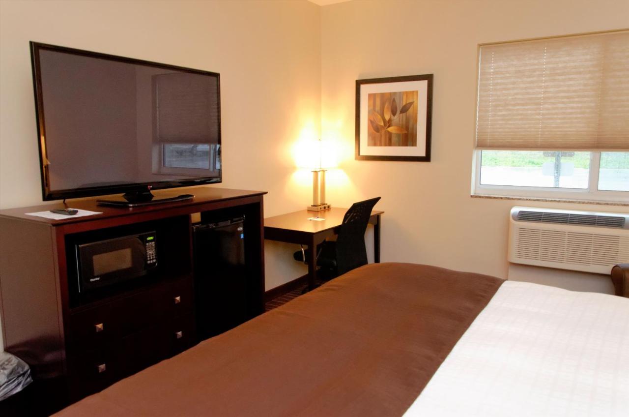 King Room - Disability Access at Cobblestone Inn & Suites - Fort Madison