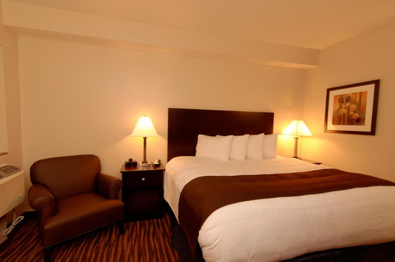 King Room - Disability Access at Cobblestone Inn & Suites - Fort Madison