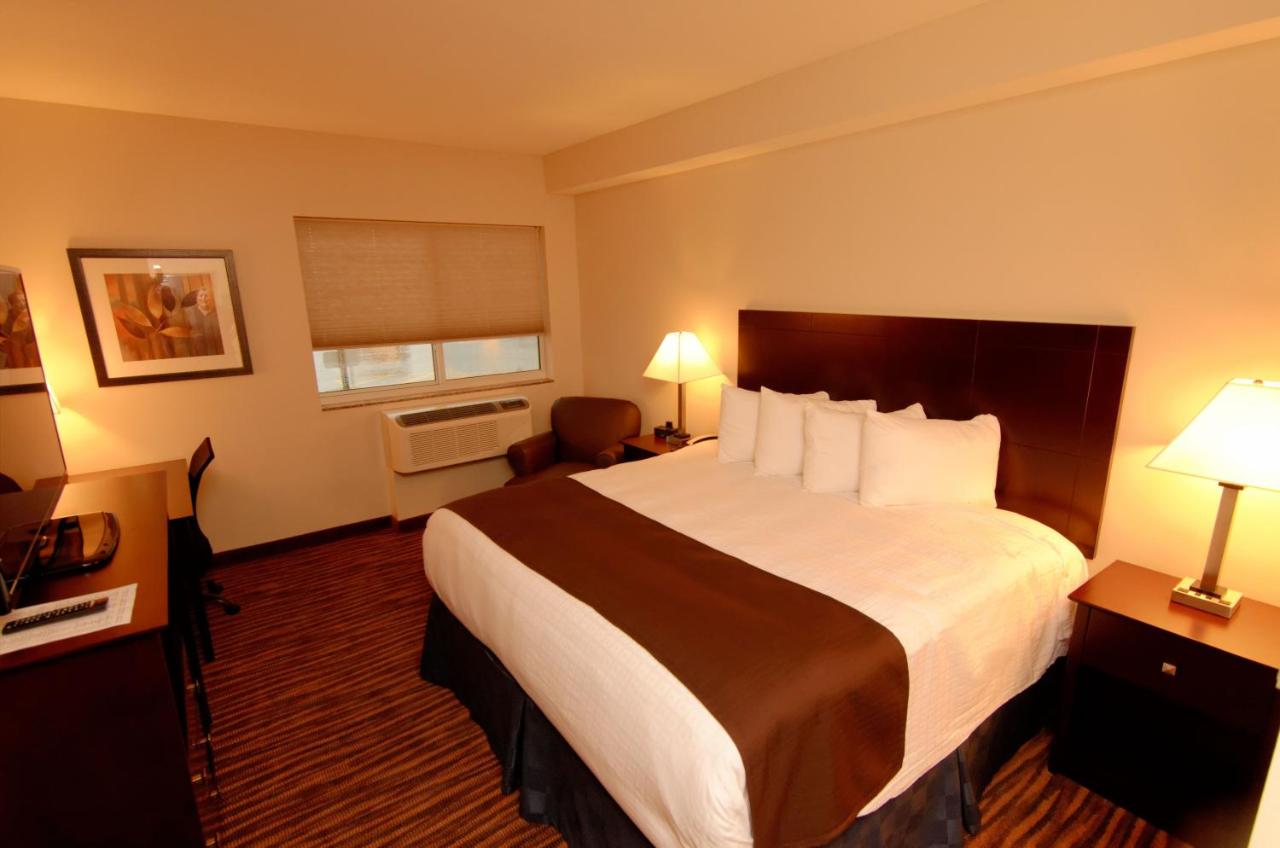 King Room - Disability Access at Cobblestone Inn & Suites - Fort Madison