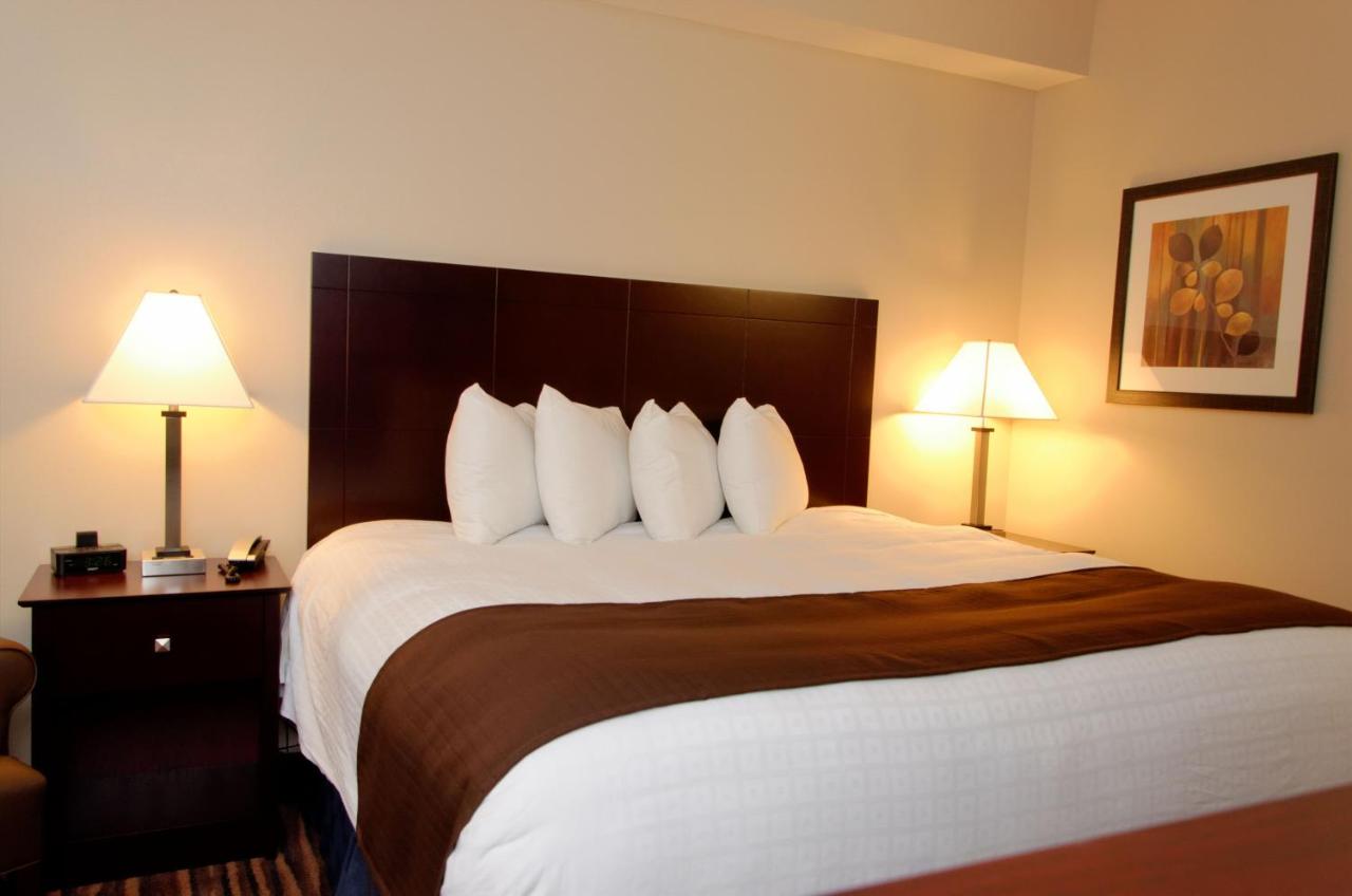 King Room - Disability Access at Cobblestone Inn & Suites - Fort Madison