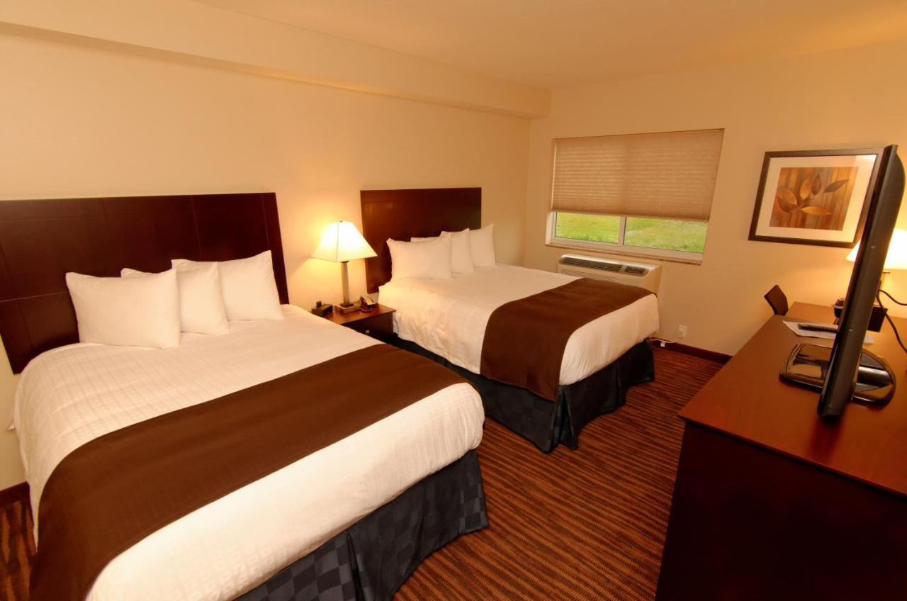 Quadruple Room at Cobblestone Inn & Suites - Fort Madison