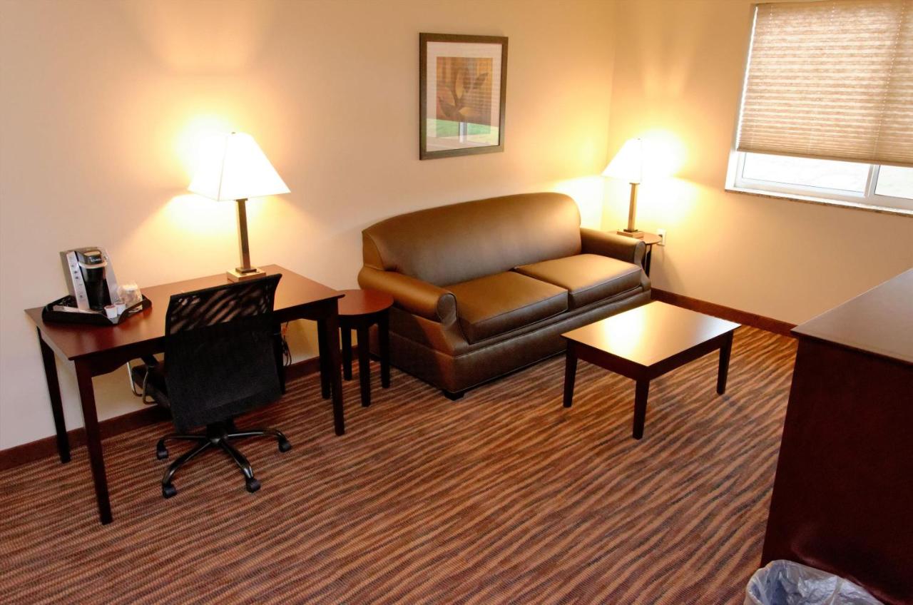 Family Suite at Cobblestone Inn & Suites - Fort Madison