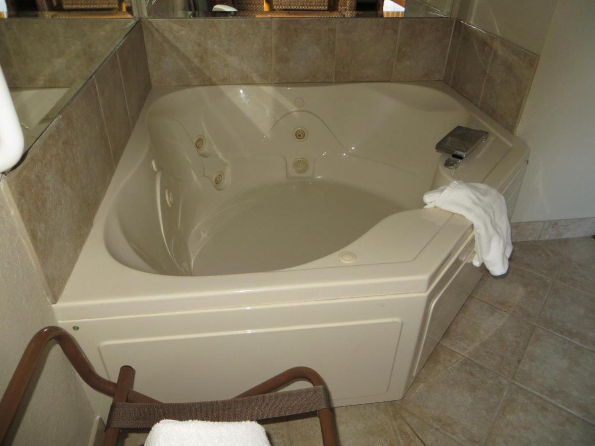 Deluxe King Suite - Non-Smoking at Super 8 by Wyndham Davenport