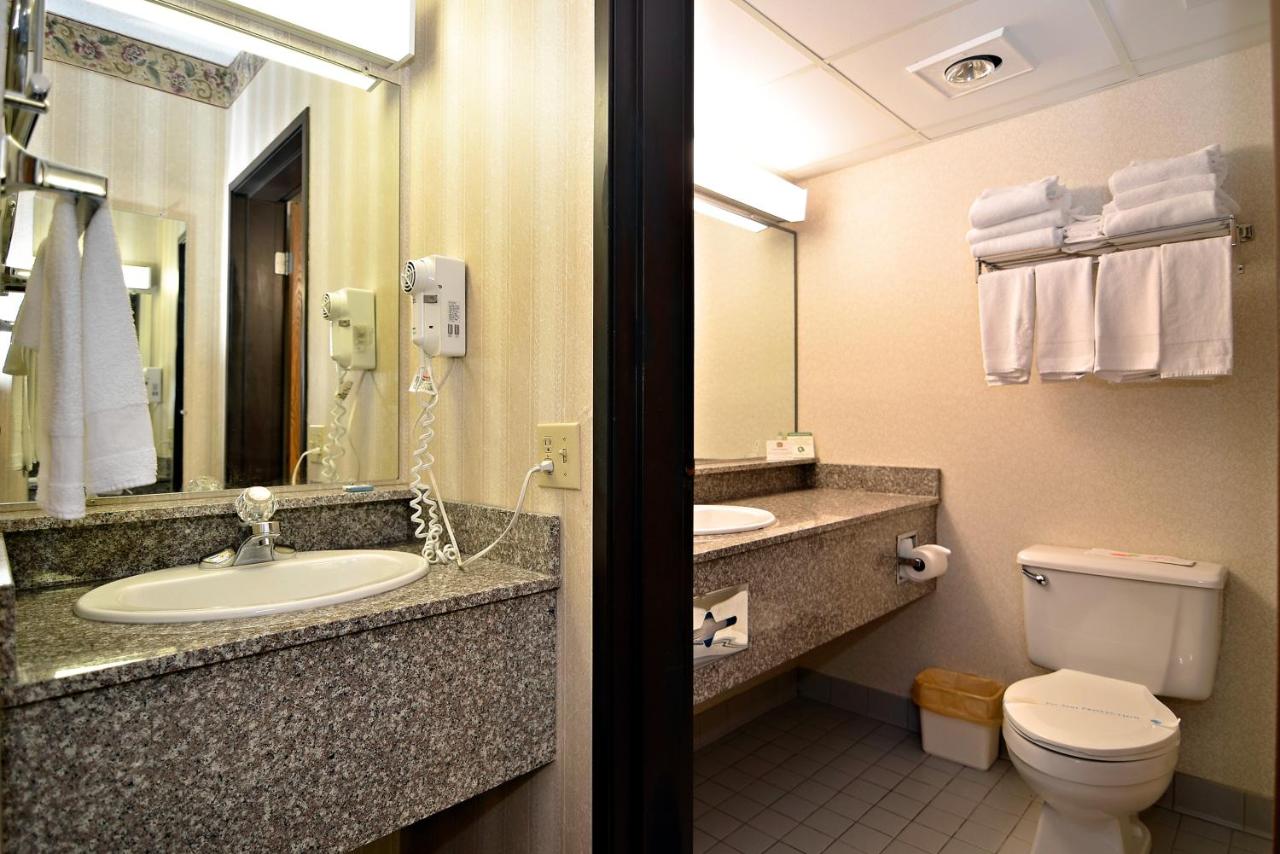 Queen Room with Two Queen Beds - Non-Smoking at Best Western Music Capital Inn