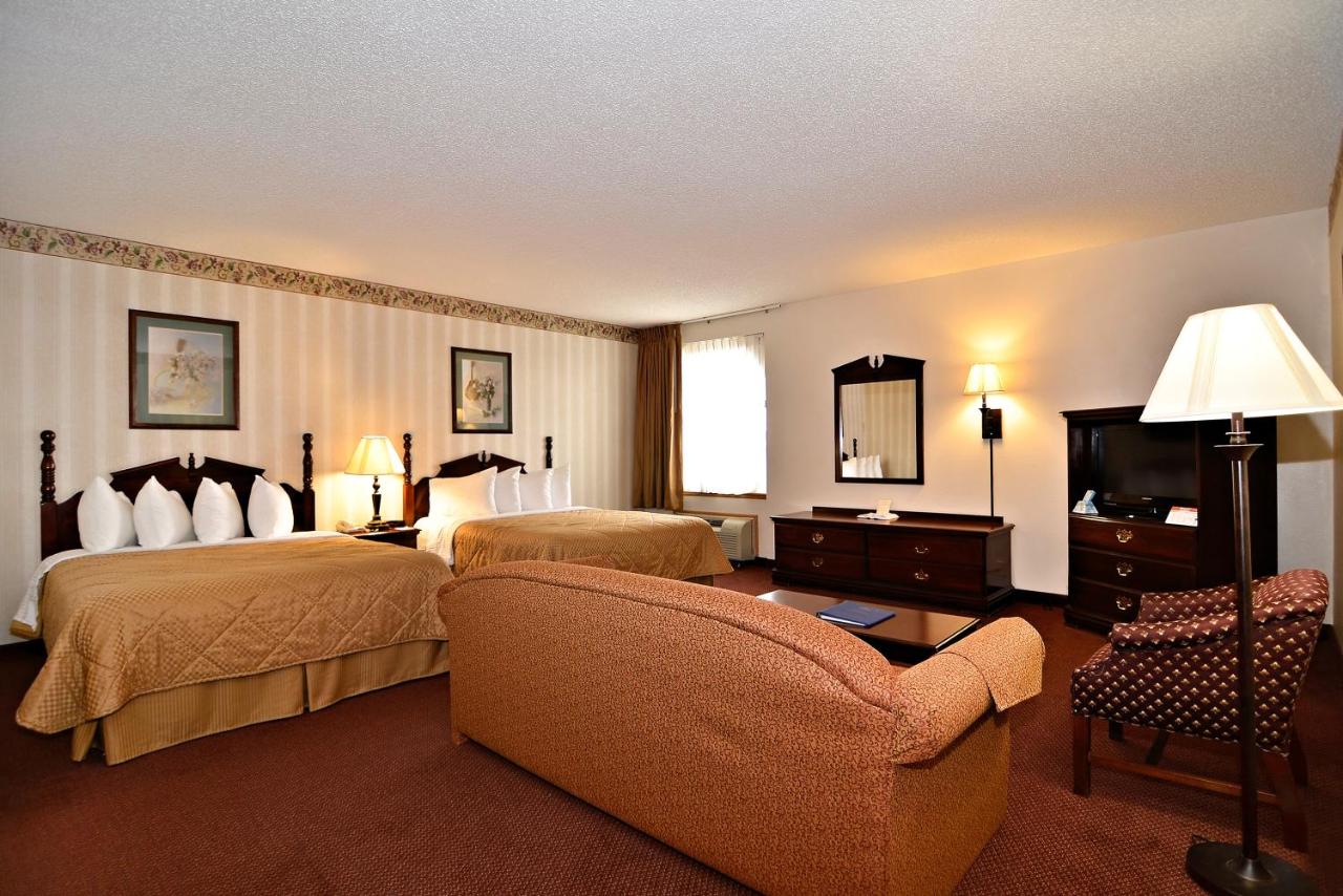 Queen Suite with Two Queen Beds - Non-Smoking at Best Western Music Capital Inn