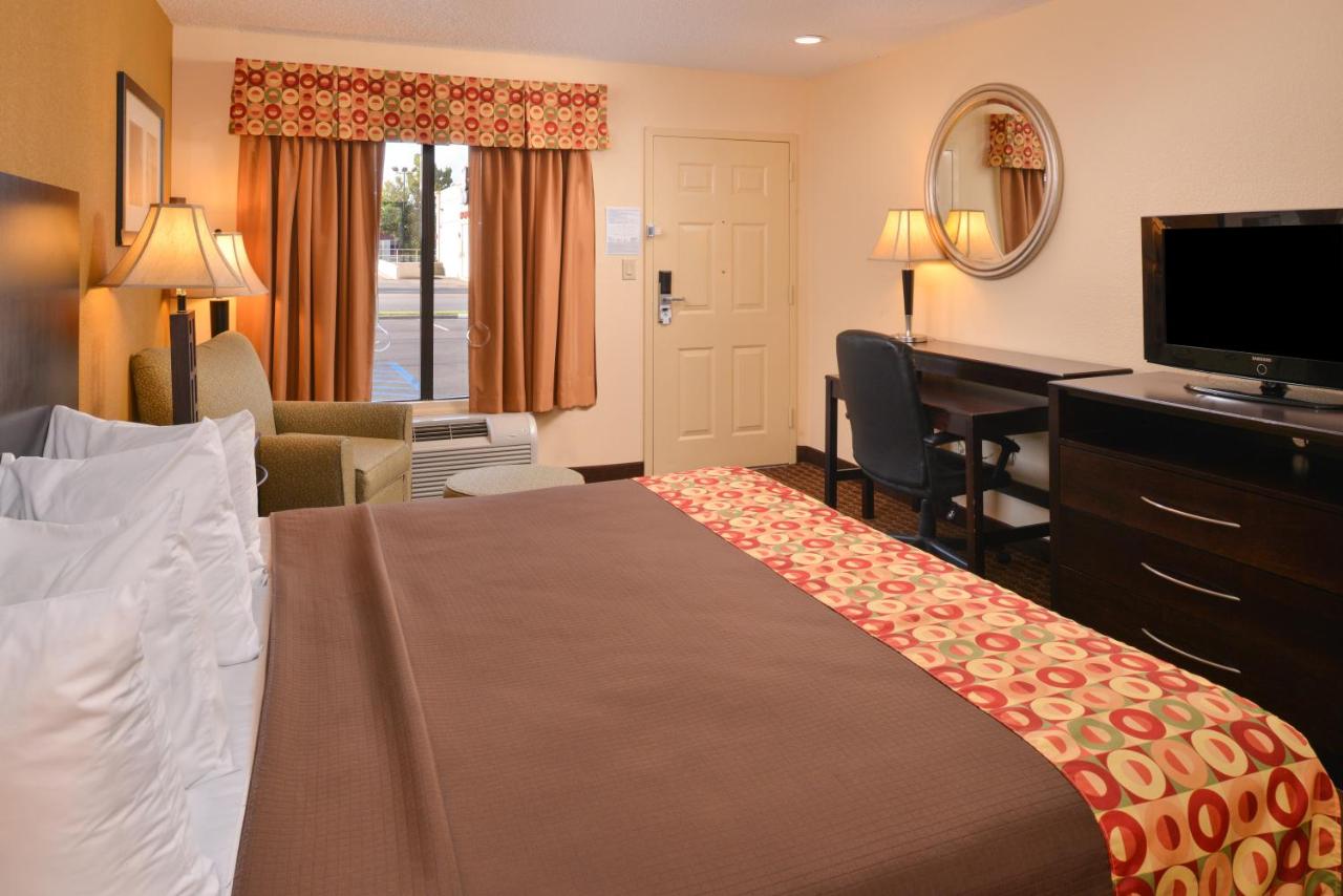 King Room - Disability Access at Americas Best Value Inn Tupelo Barnes Crossing