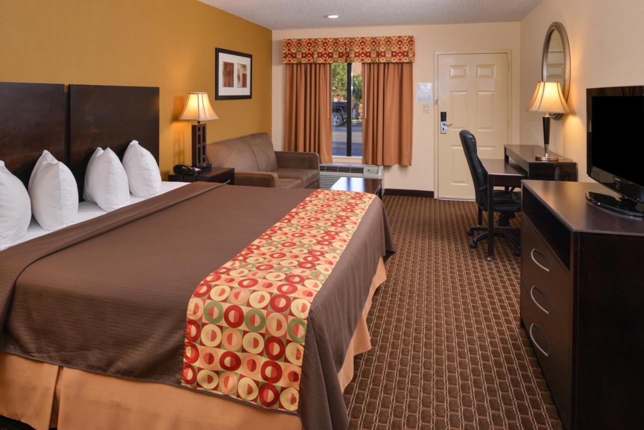 King Room at Americas Best Value Inn Tupelo Barnes Crossing