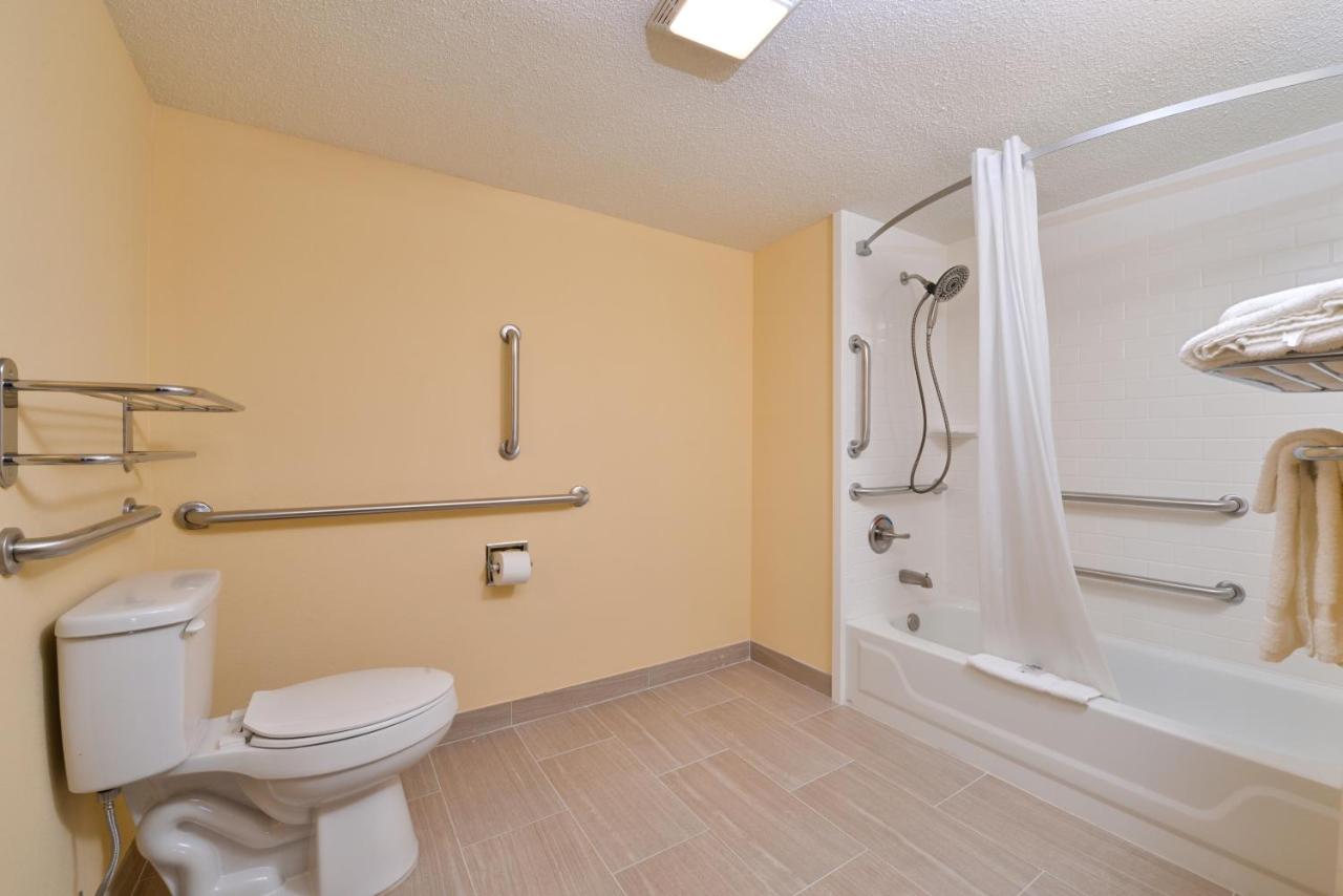 King Room - Disability Access at Americas Best Value Inn Tupelo Barnes Crossing