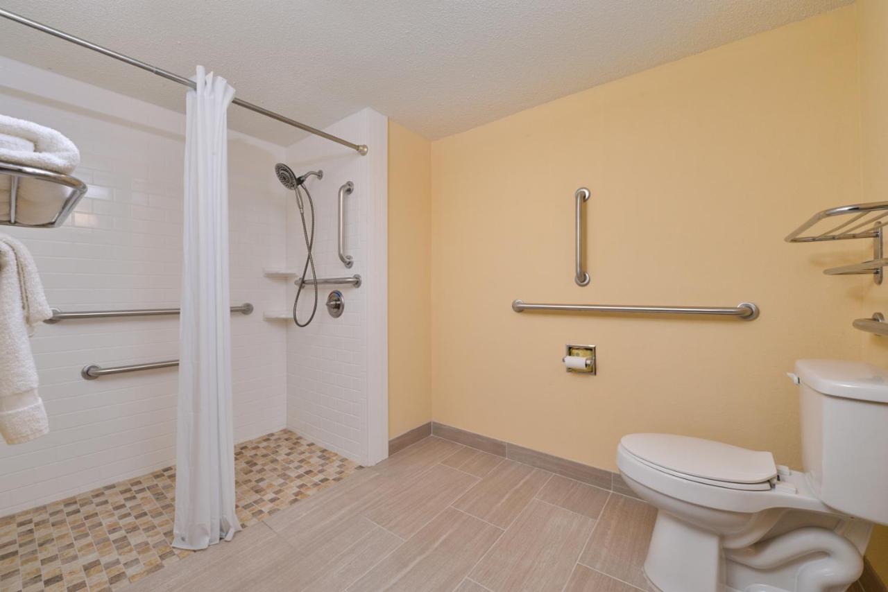 Queen Room - Disability Access at Americas Best Value Inn Tupelo Barnes Crossing