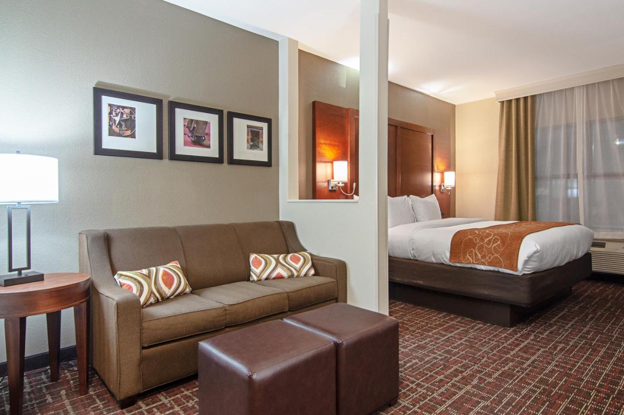 King Suite - Non-Smoking/Interior Corridor at Comfort Suites NW Dallas Near Love Field