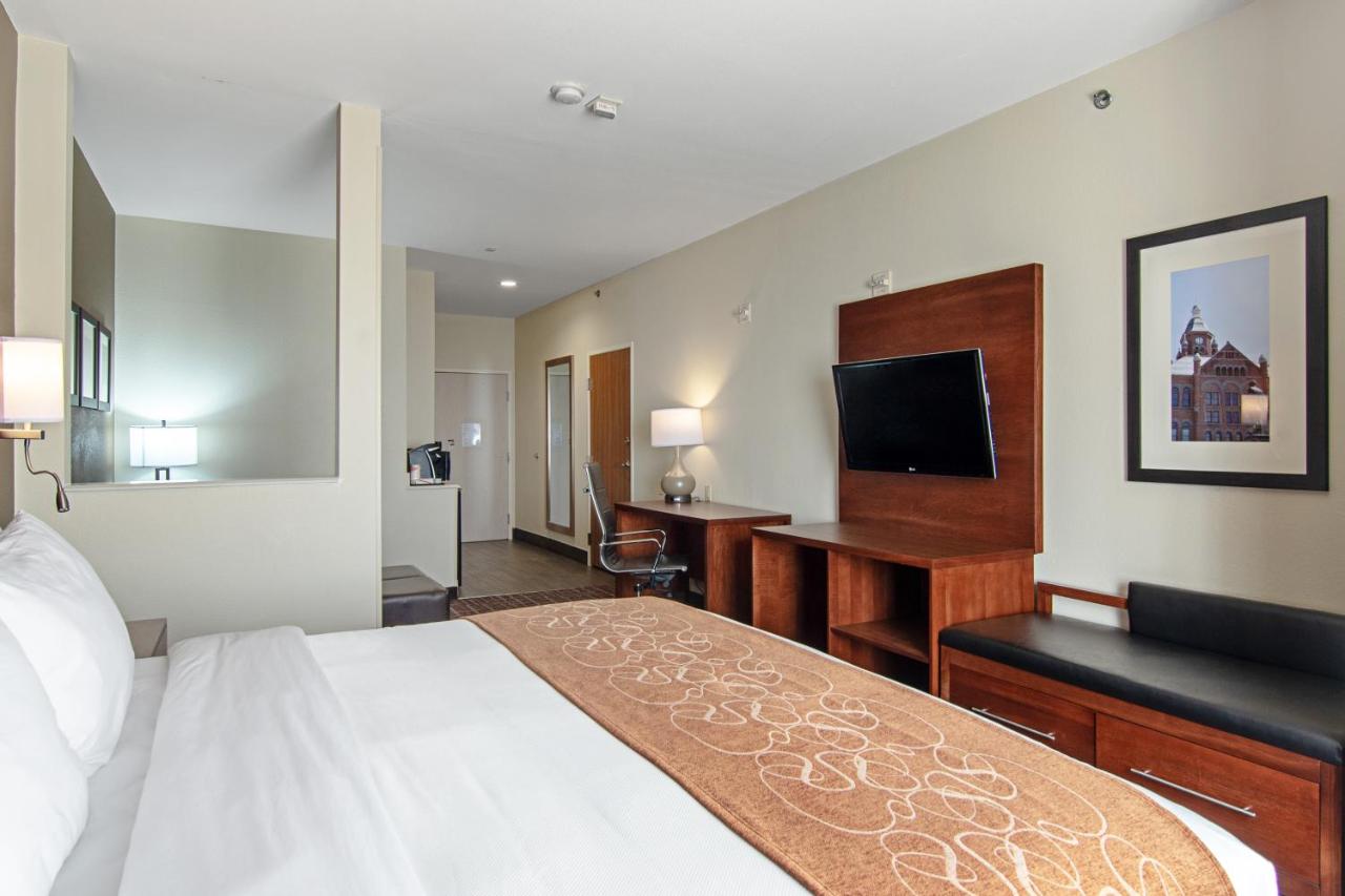 King Suite - Disability Access/Non-Smoking at Comfort Suites NW Dallas Near Love Field