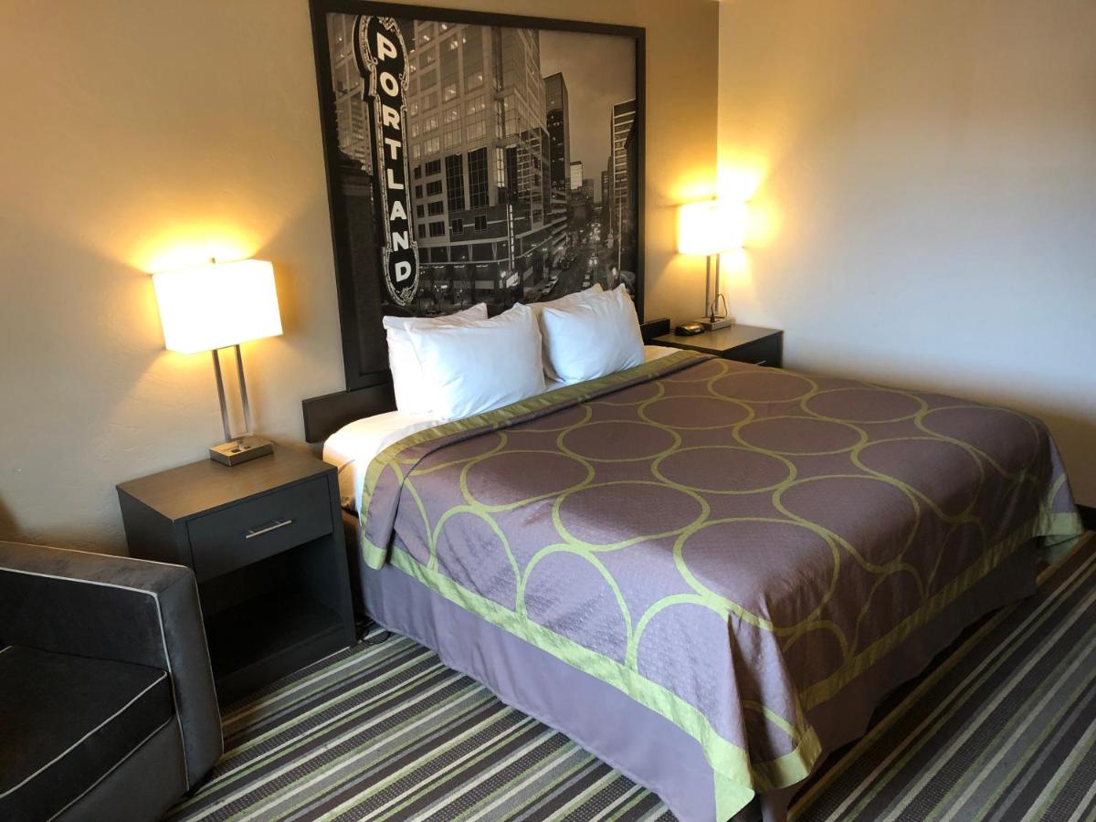 King Room- Non-Smoking at Super 8 by Wyndham Portland Airport