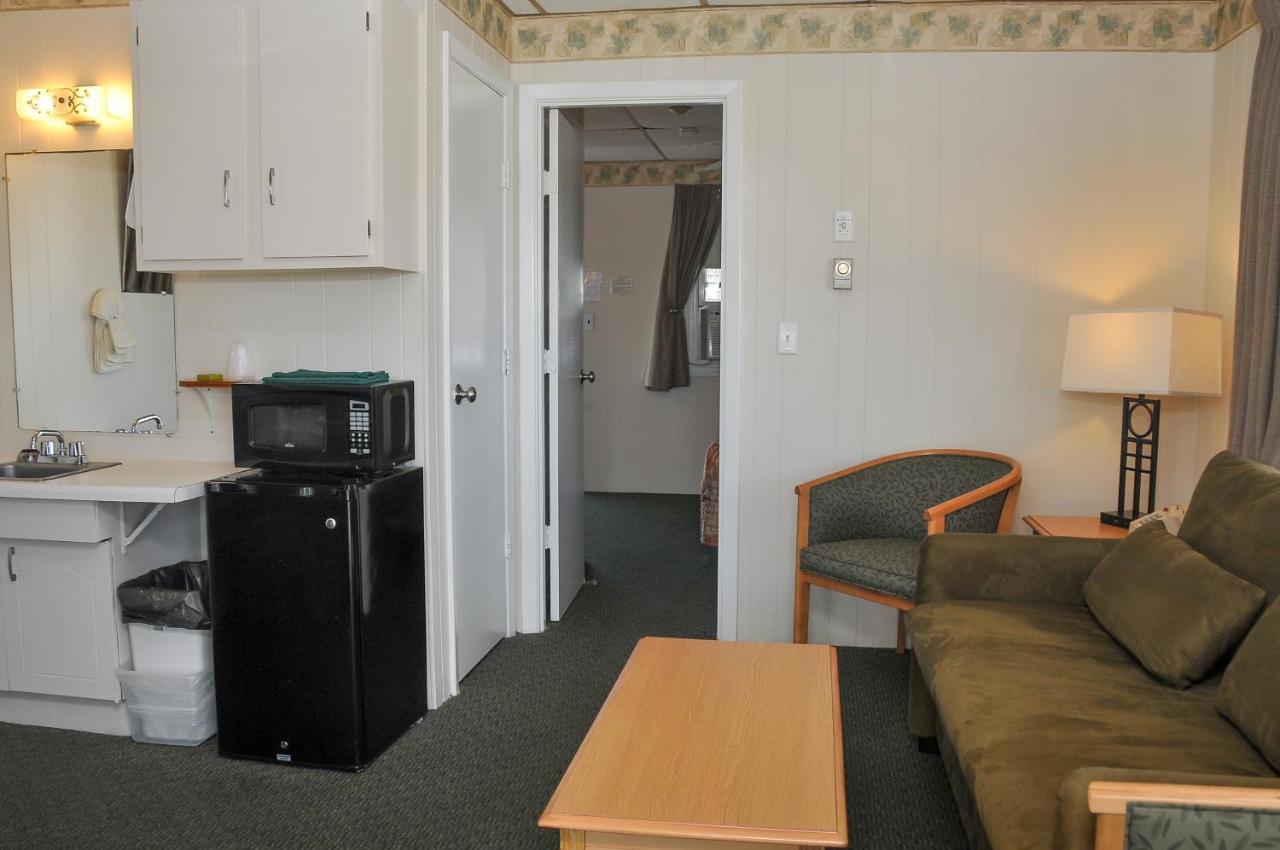 | Friendship Oceanfront Suites